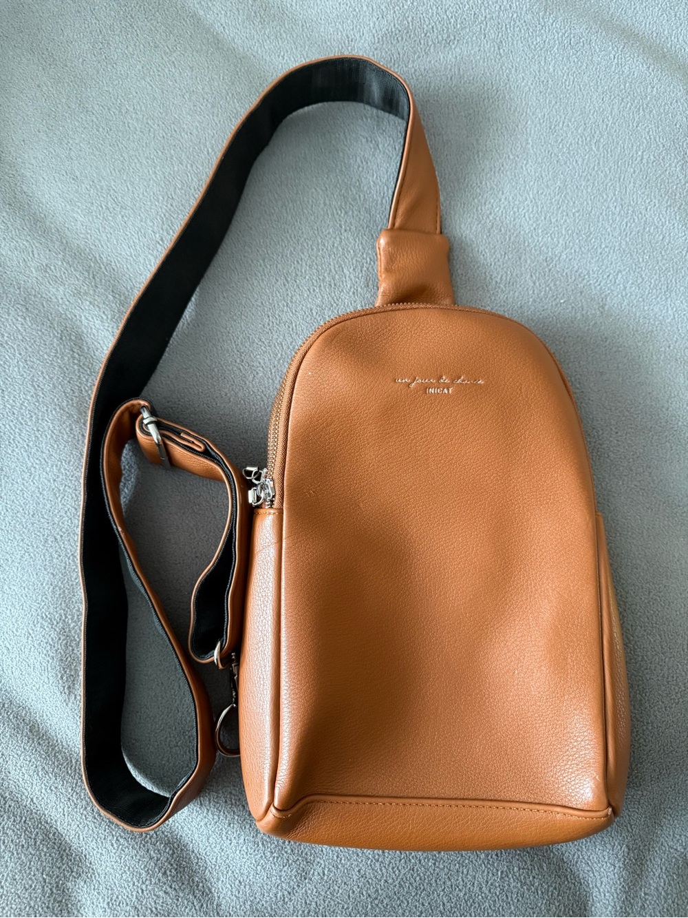 INICAT Women’s Brown Pebbled Crossbody Bag w/ Zip Closure, Adjustable Strap